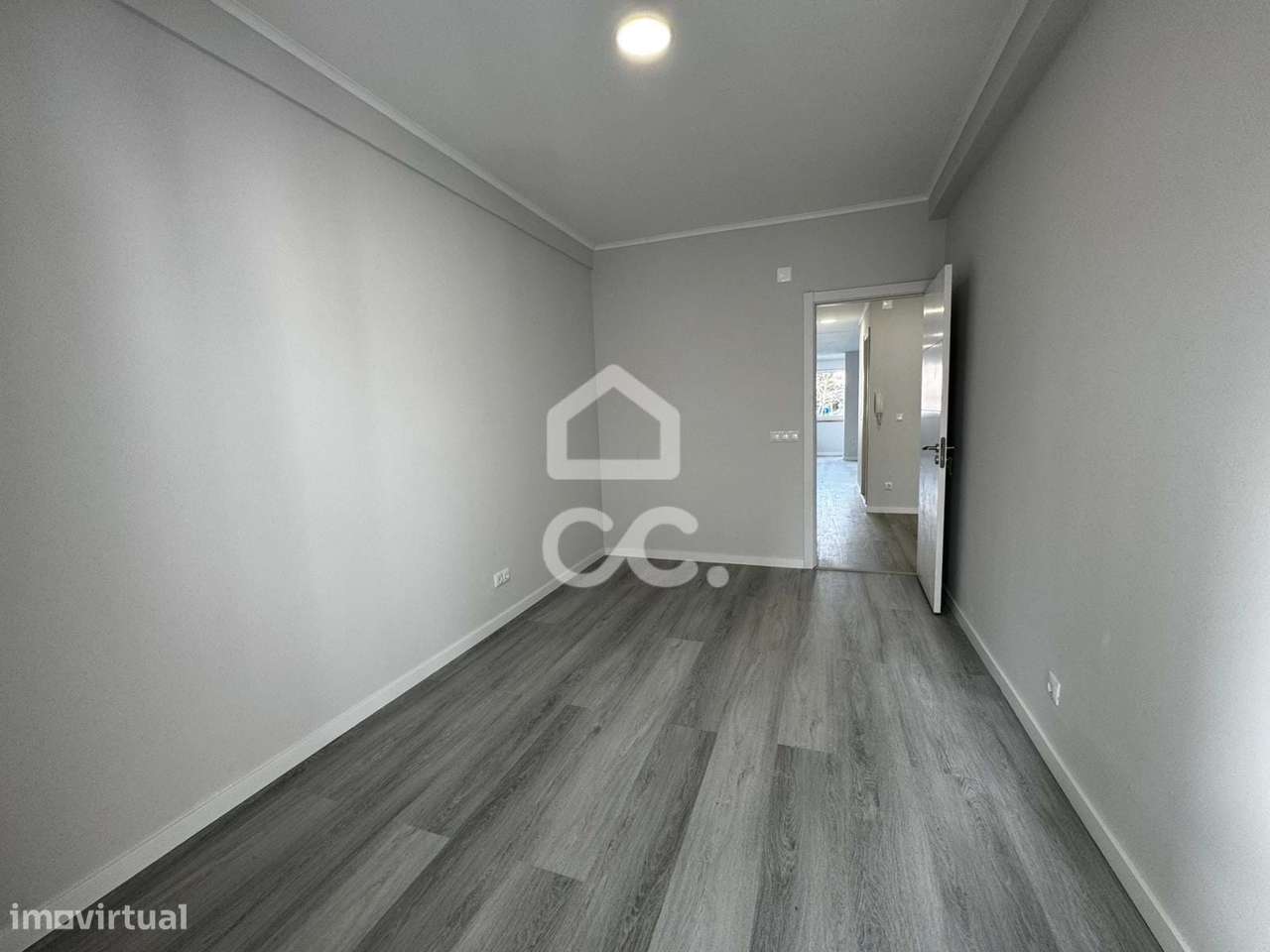 Apartamento T2 remodelado com arrecadação - Oeiras-16