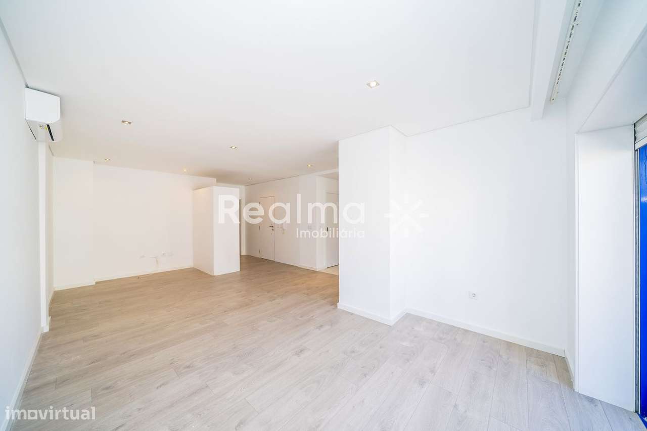 Apartamento T2 Renovado - S.José de S.Lazaro-10