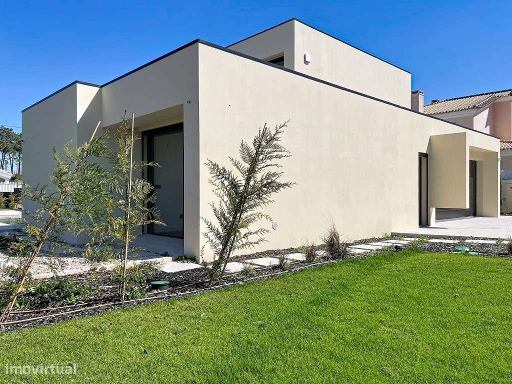 Moradia T5 na Aroeira - Charneca da Caparica.-24