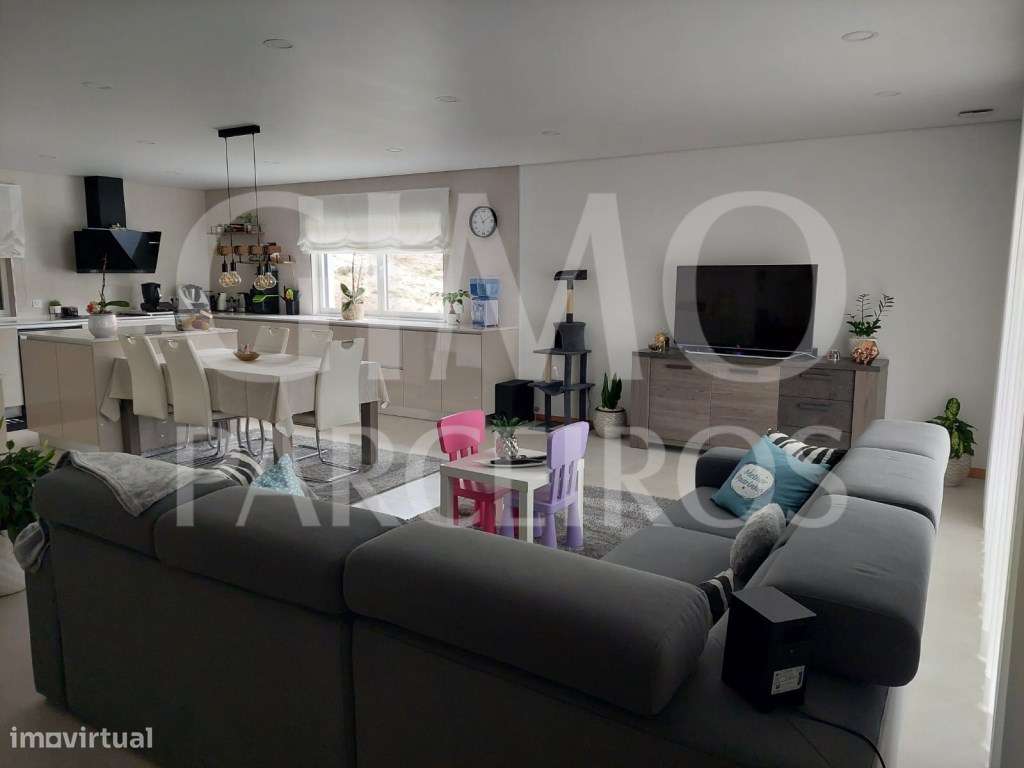 Moradia T3 Moderna e Confortável em Oliveira do Bairro.-5