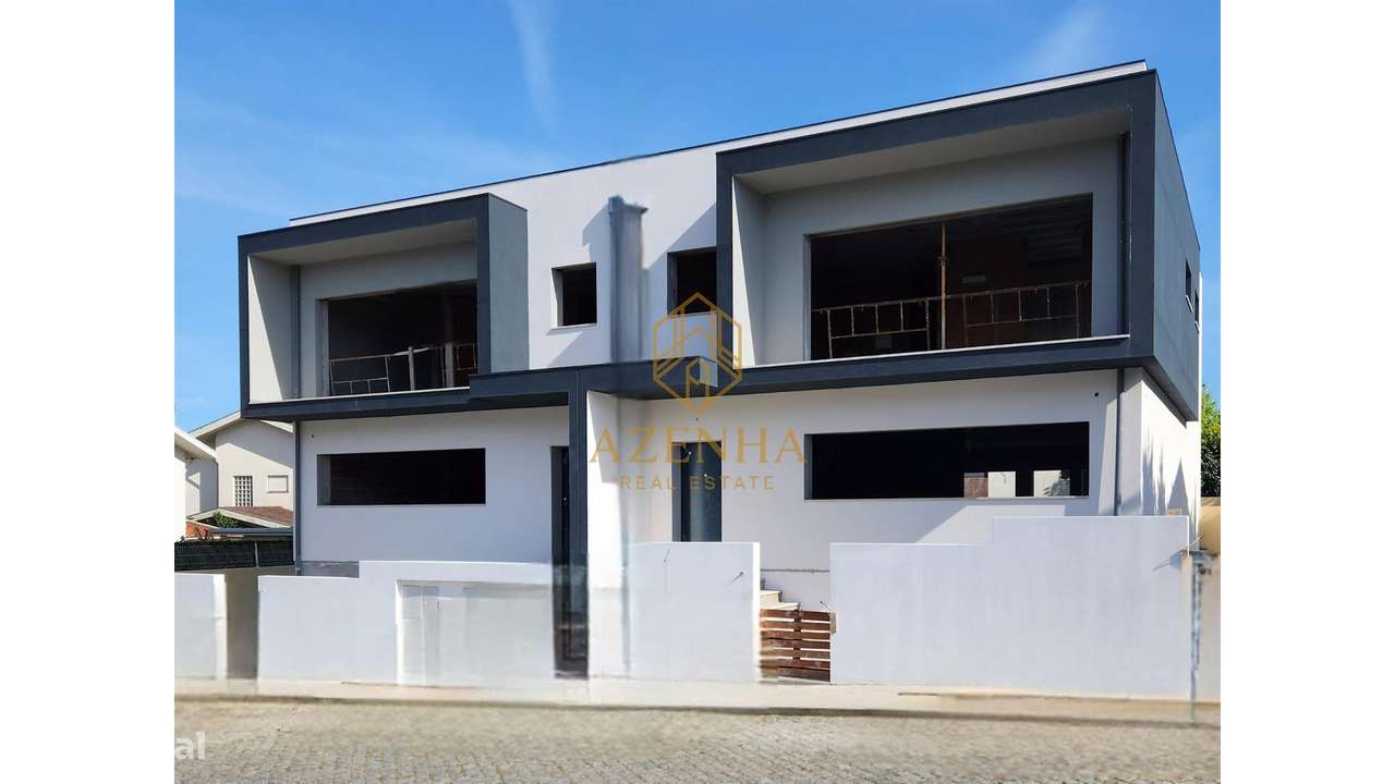 Moradia Geminada T3 em Maia-19