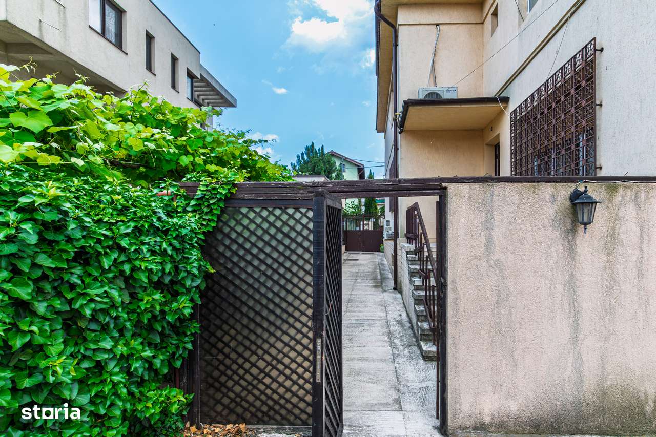 Vilă tip bloc 12 camere, 2 garaje 2 boxe zona Tomis 1 Flămânda - Imagine principală: 5/18