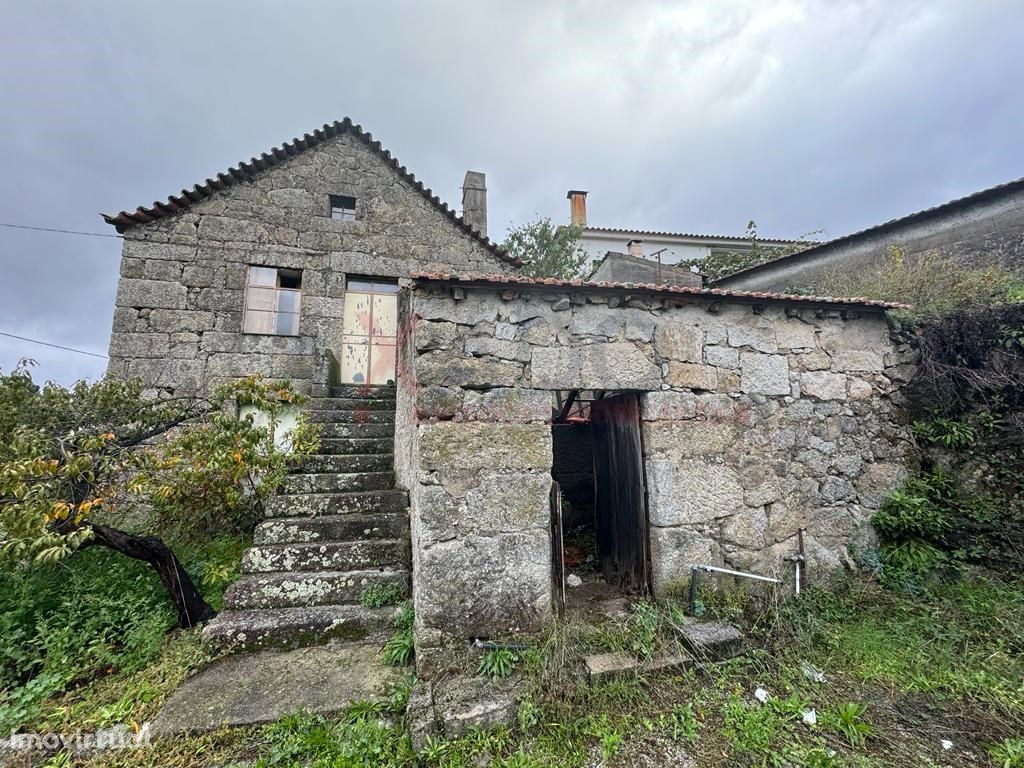 Casa Rústica de aldeia à venda em Vila Franca da Serra.