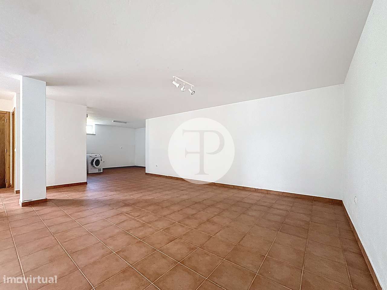 Moradia T5 com piscina no Nadadouro | 408 m² | Lote de 809 m²-47