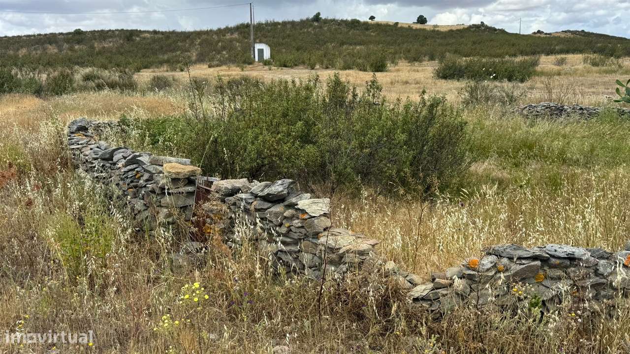 Terreno Urbano para Construção com 1685m2 , São João dos Caldeireiros,-1