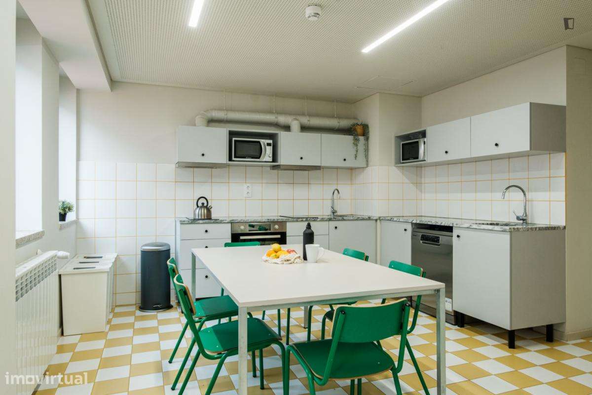 Quarto - localizado em Covilha - Grande imagem: 5/10