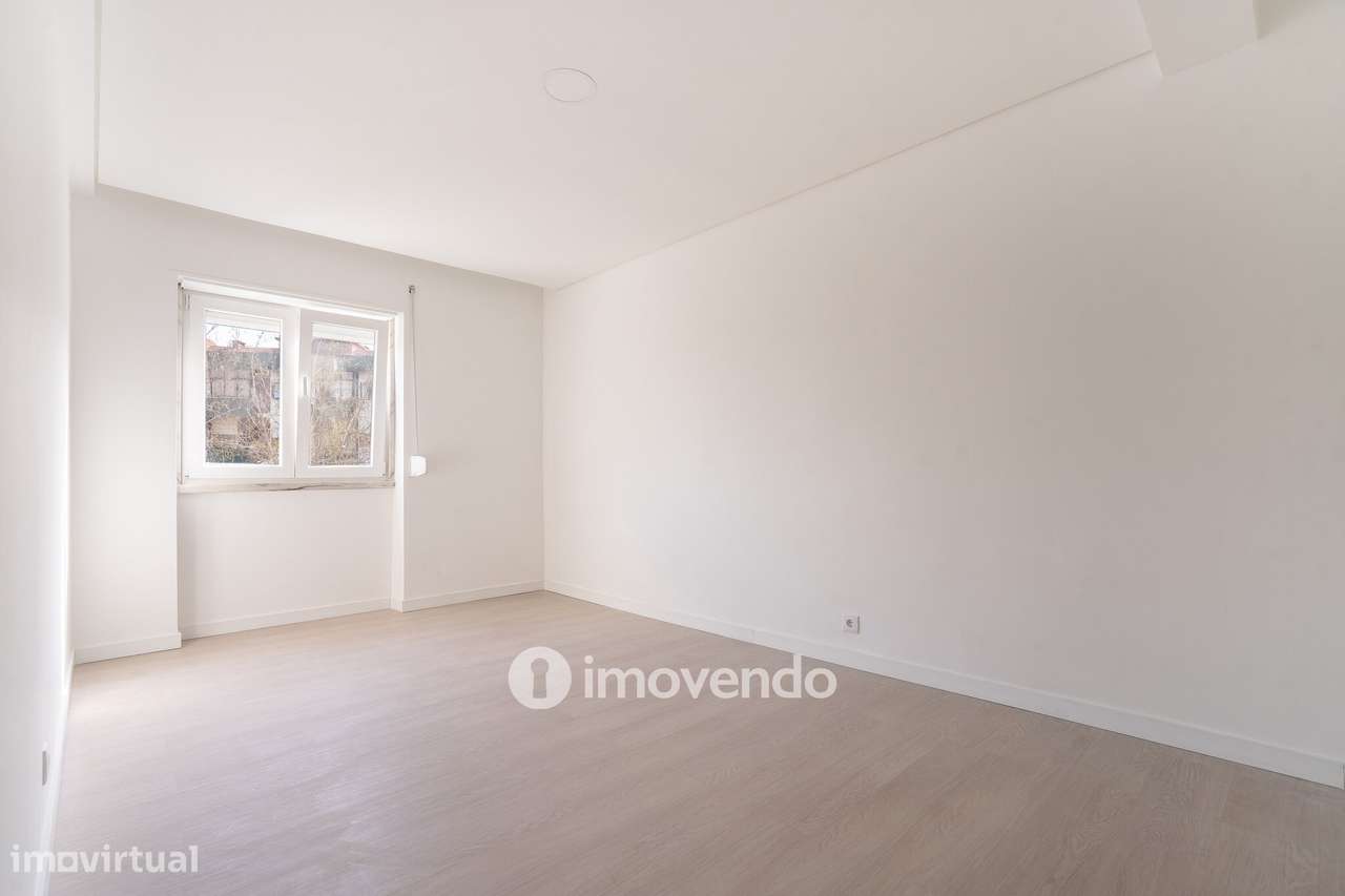 Apartamento T3 remodelado, com cozinha equipada, na Serra das Minas-20