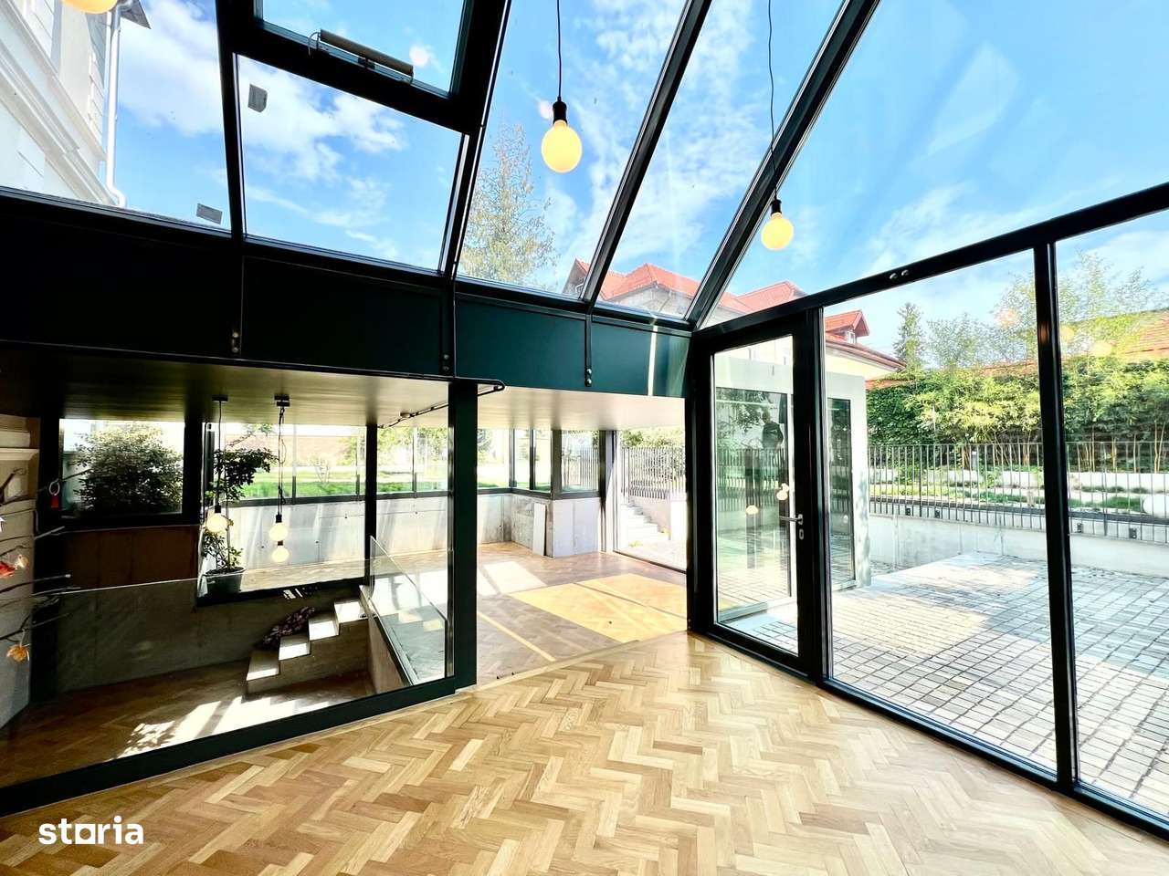 Vila de vanzare in zona centrala - Renovata complet - Imagine principală: 5/17