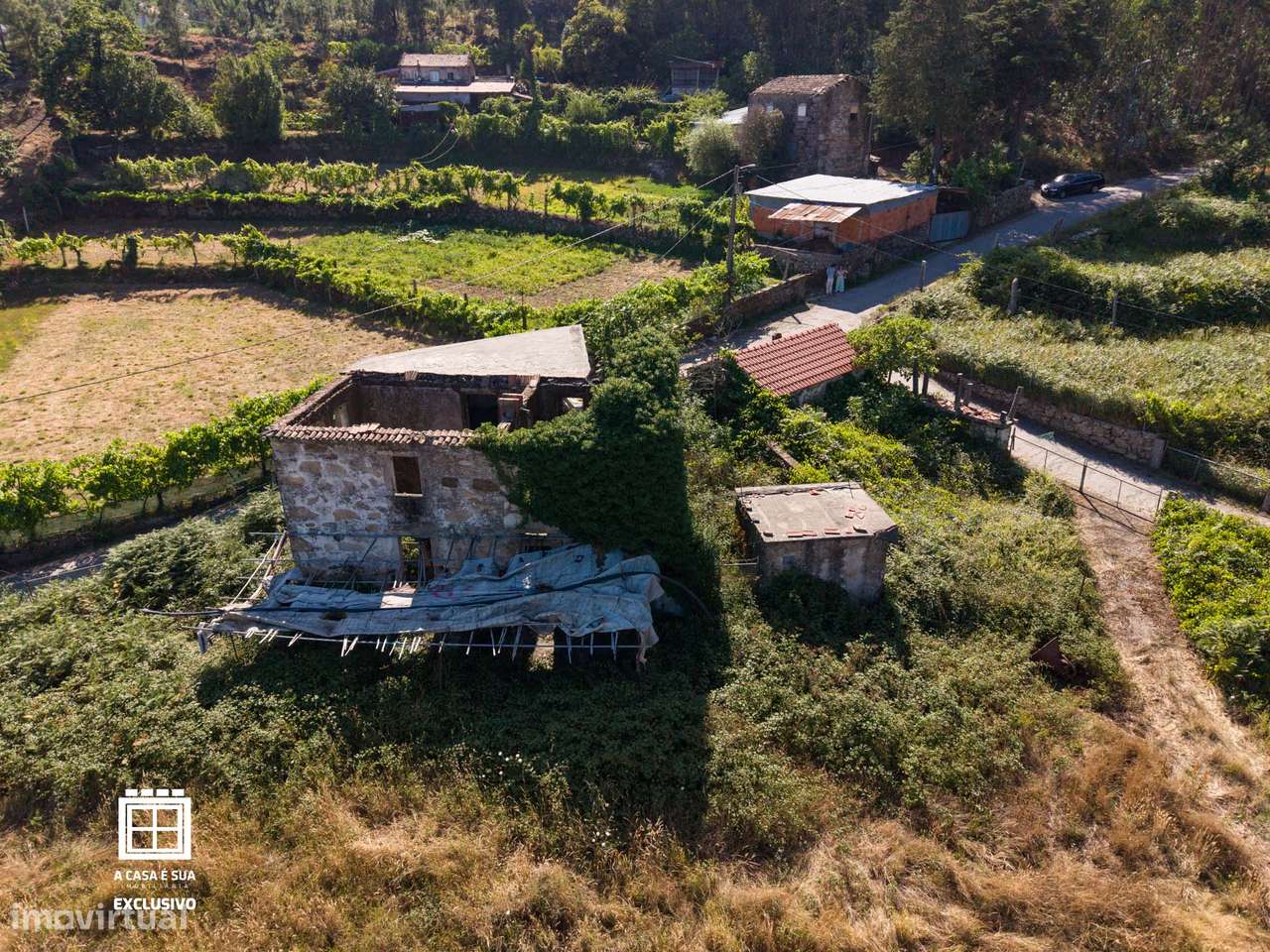 Quinta para restaurar em Macieira de Cambra - Exclusivo-6