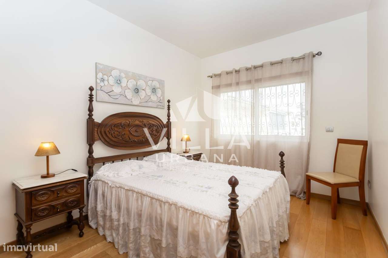 Moradia T3 +1 com Garagem localizada numa zona tranquila em Belverde-31