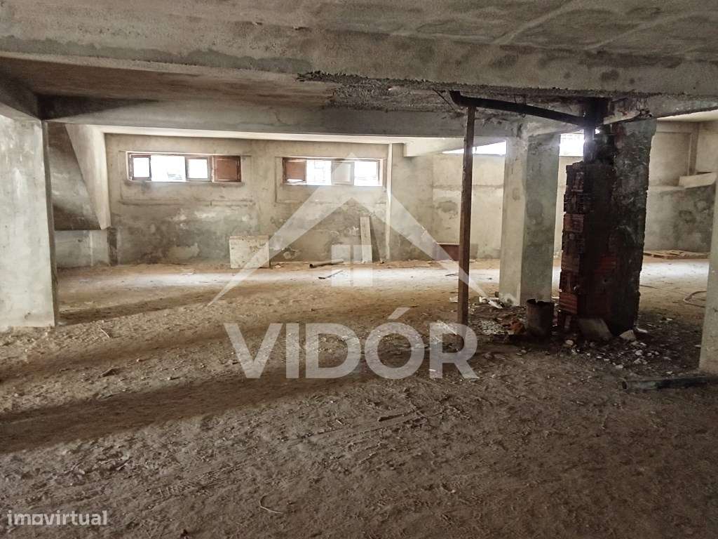 Lg. Garagem na Rua Bartolomeu Dias nº22 - Grande imagem: 5/11