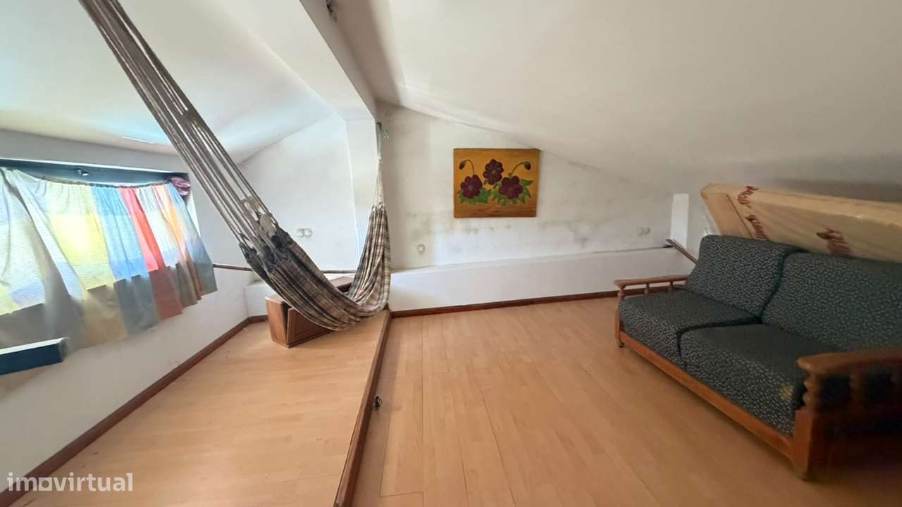Andar de Moradia T2 c/ Suite, Logradouro e Garagem-9