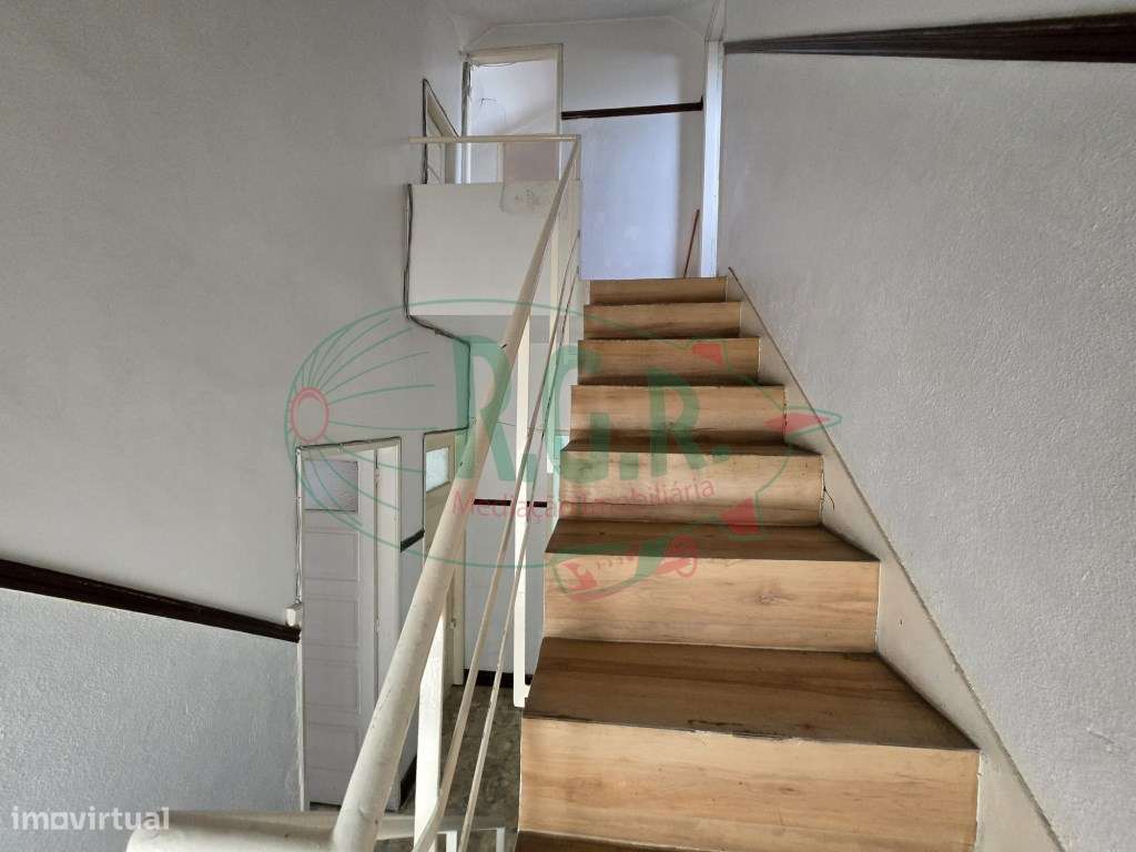 INVESTIMENTO - T5 Entrada Independente | Garagem | Peq. Quintal | C...-26