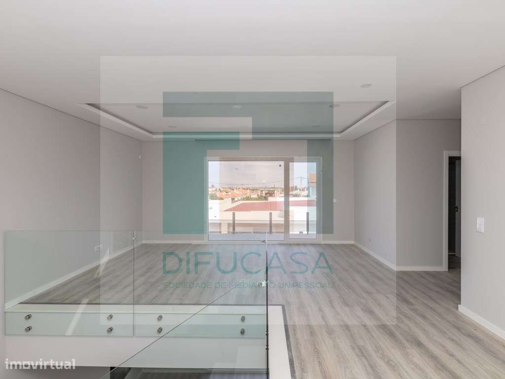 Moradia Isolada T4 Duplex com Piscina e Garagem-36