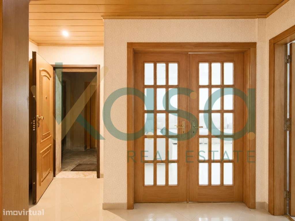 T2 amplo com 98 m², garagem independente, varanda e elevador | Alto...-3