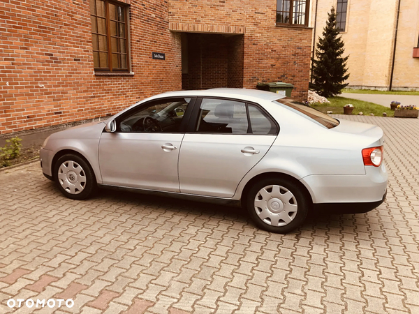 Volkswagen Jetta 1.6 Trendline - 3