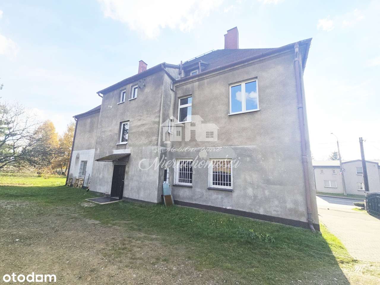 Przestronny dom z ogródkiem i dobrym dojazdem-0