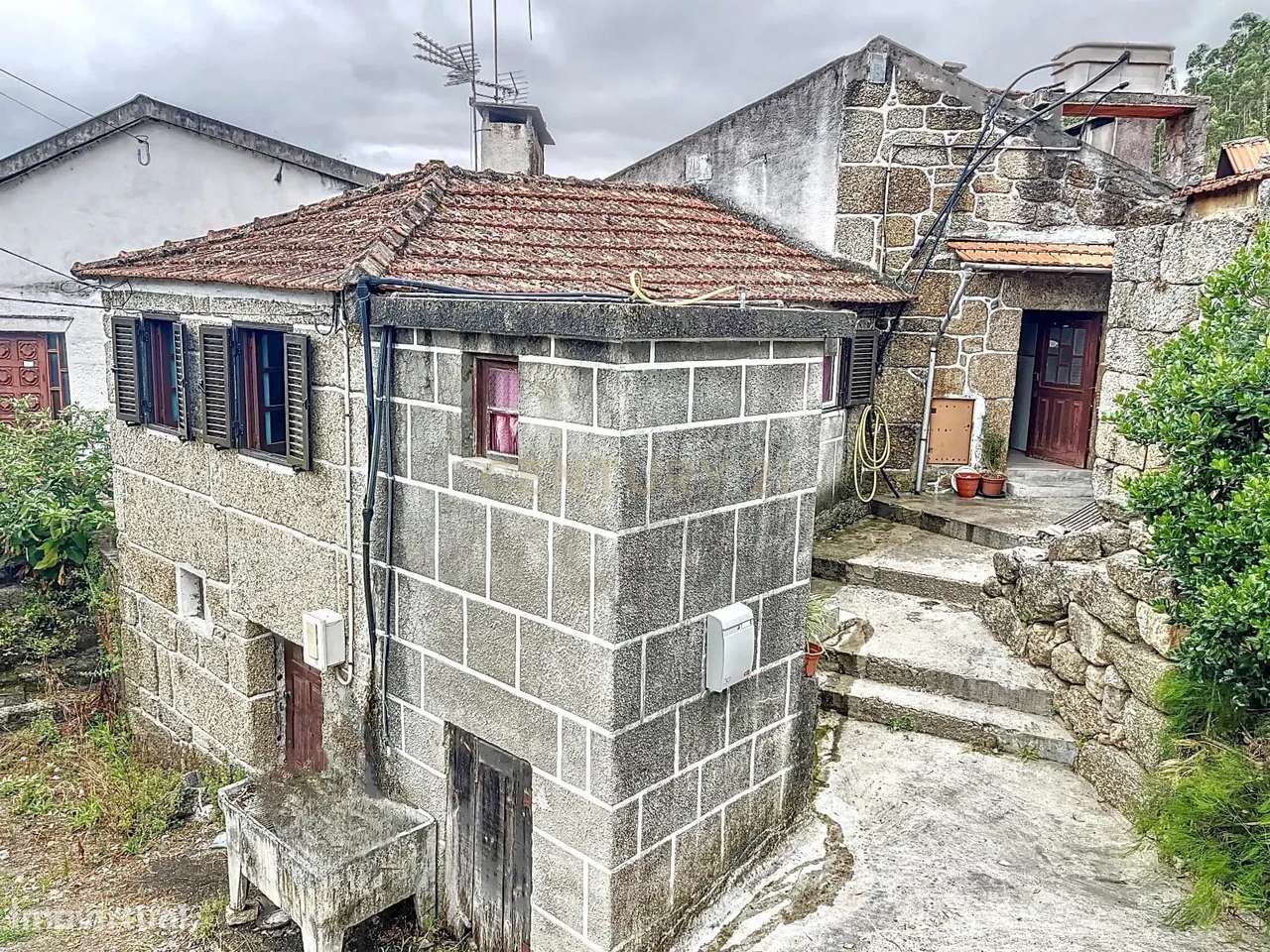 Moradia  com dois quartos, em pedra para restauro, perto do rio Douro, - Grande imagem: 4/14