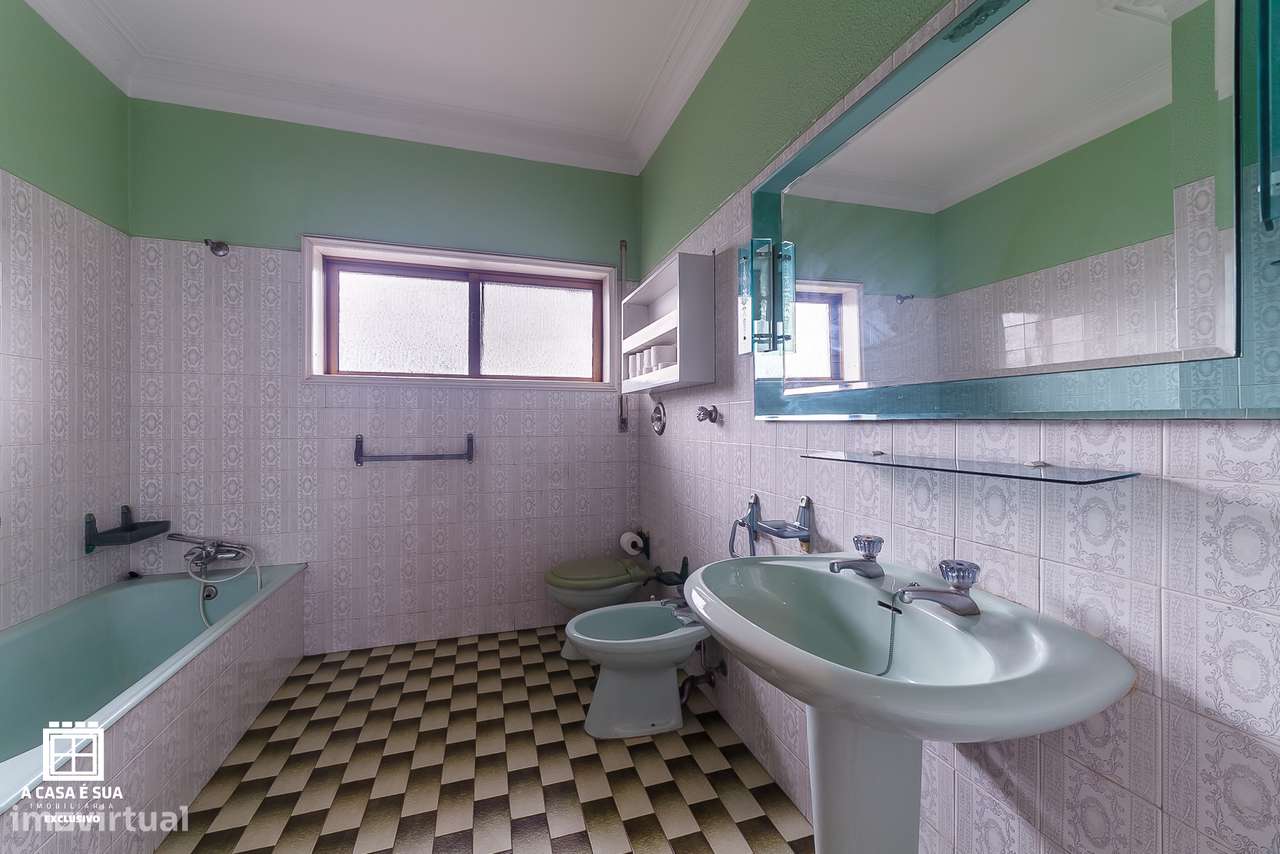 Moradia T4 de três frentes em Baguim do Monte - Exclusivo-21