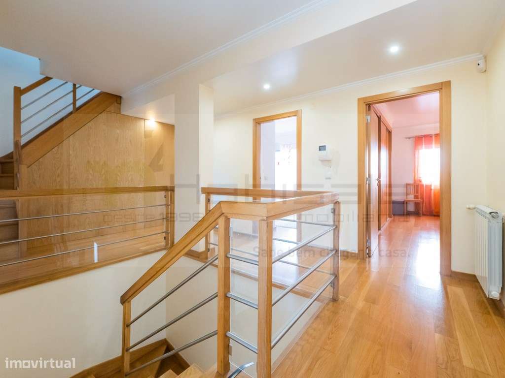 Moradia T5 com Jardim, Garagem ampla e Espaço para Piscina-15