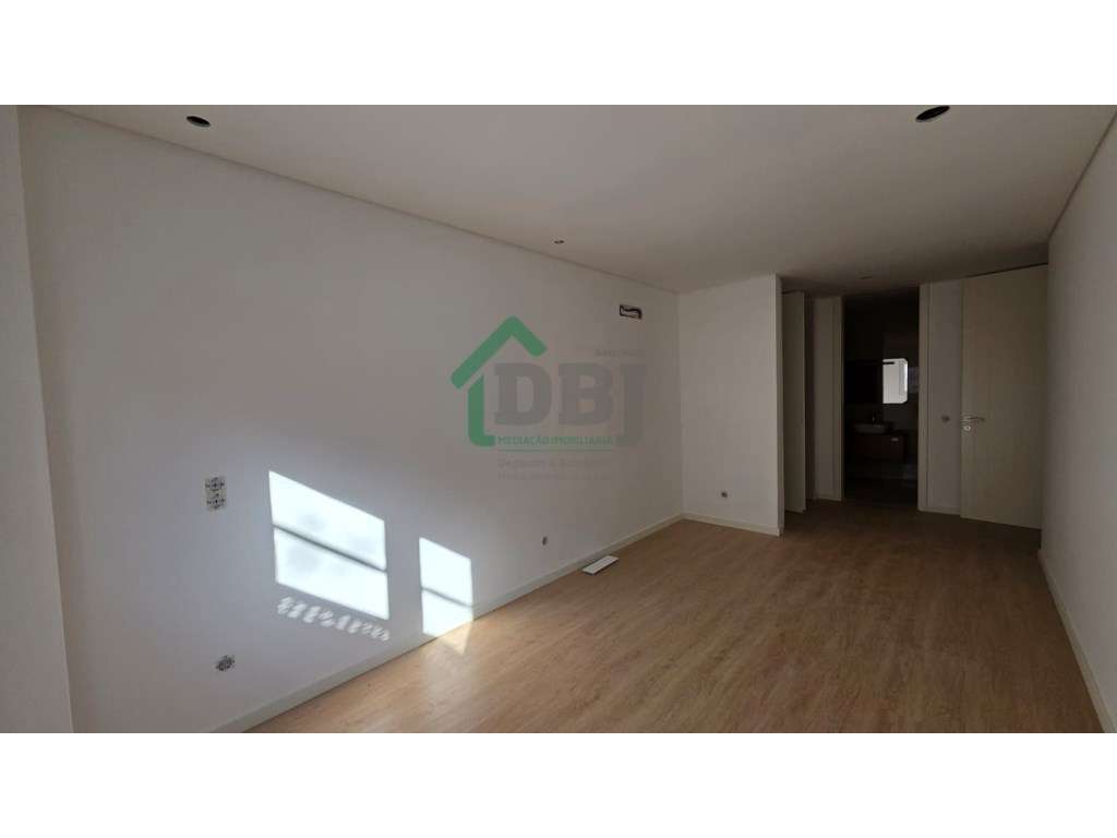 T1 Novo - condomínio c/piscina!-9