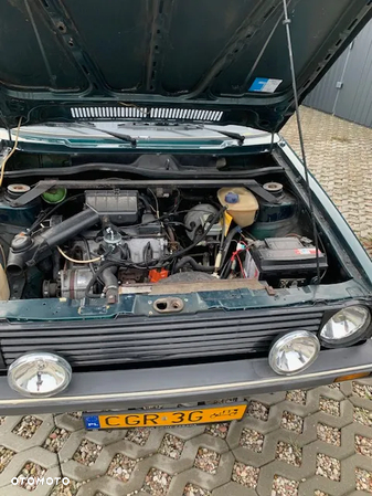 Volkswagen Golf 1.1 L - 6