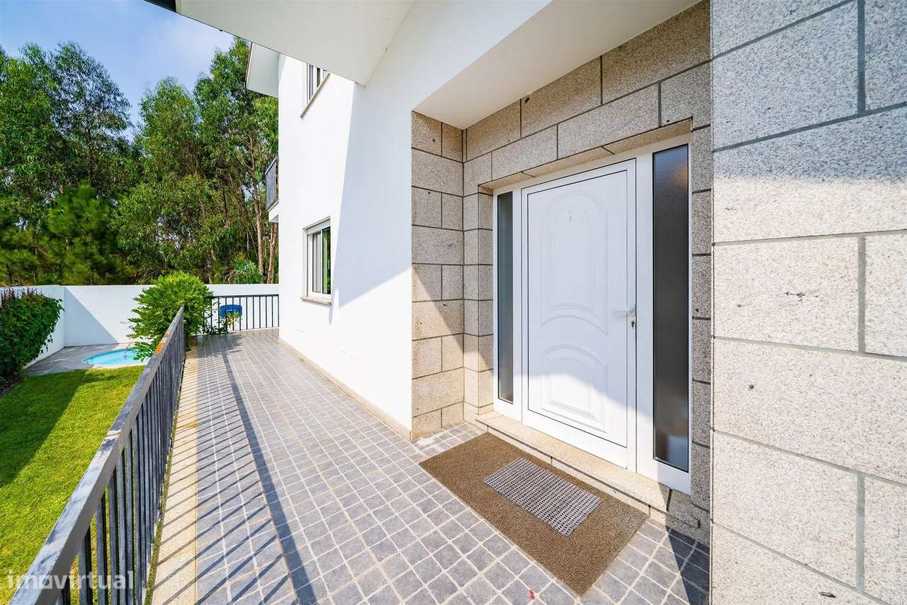 Moradia T4 com piscina nas Marinhas | Esposende-7