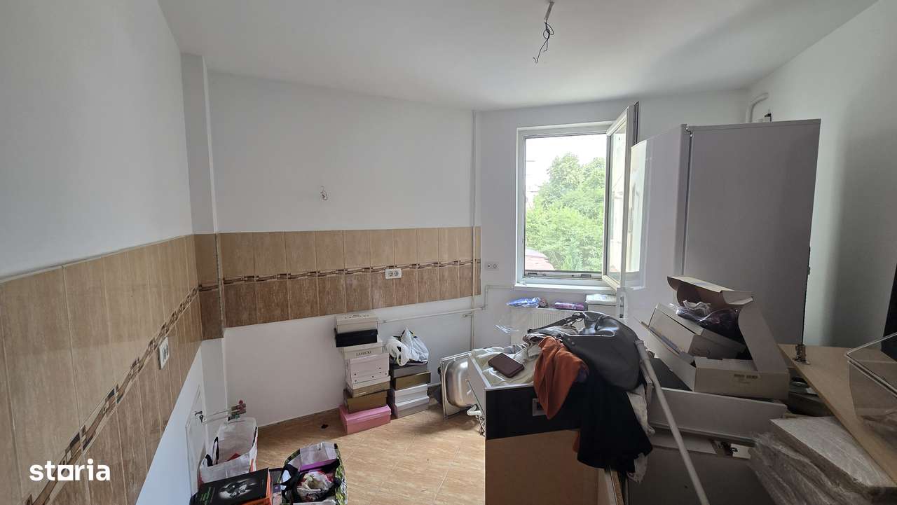 Vand 2 camere et 1,zona centrala-1