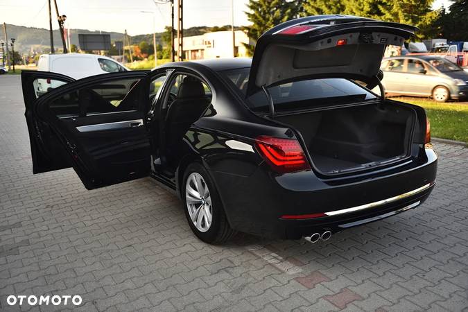 BMW Seria 7 730d xDrive Edition Exclusive - 12