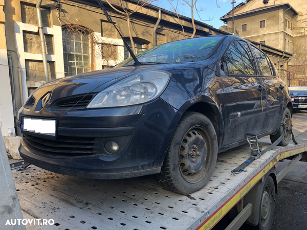 Dezmembrez Renault Clio 3 2007 - 1