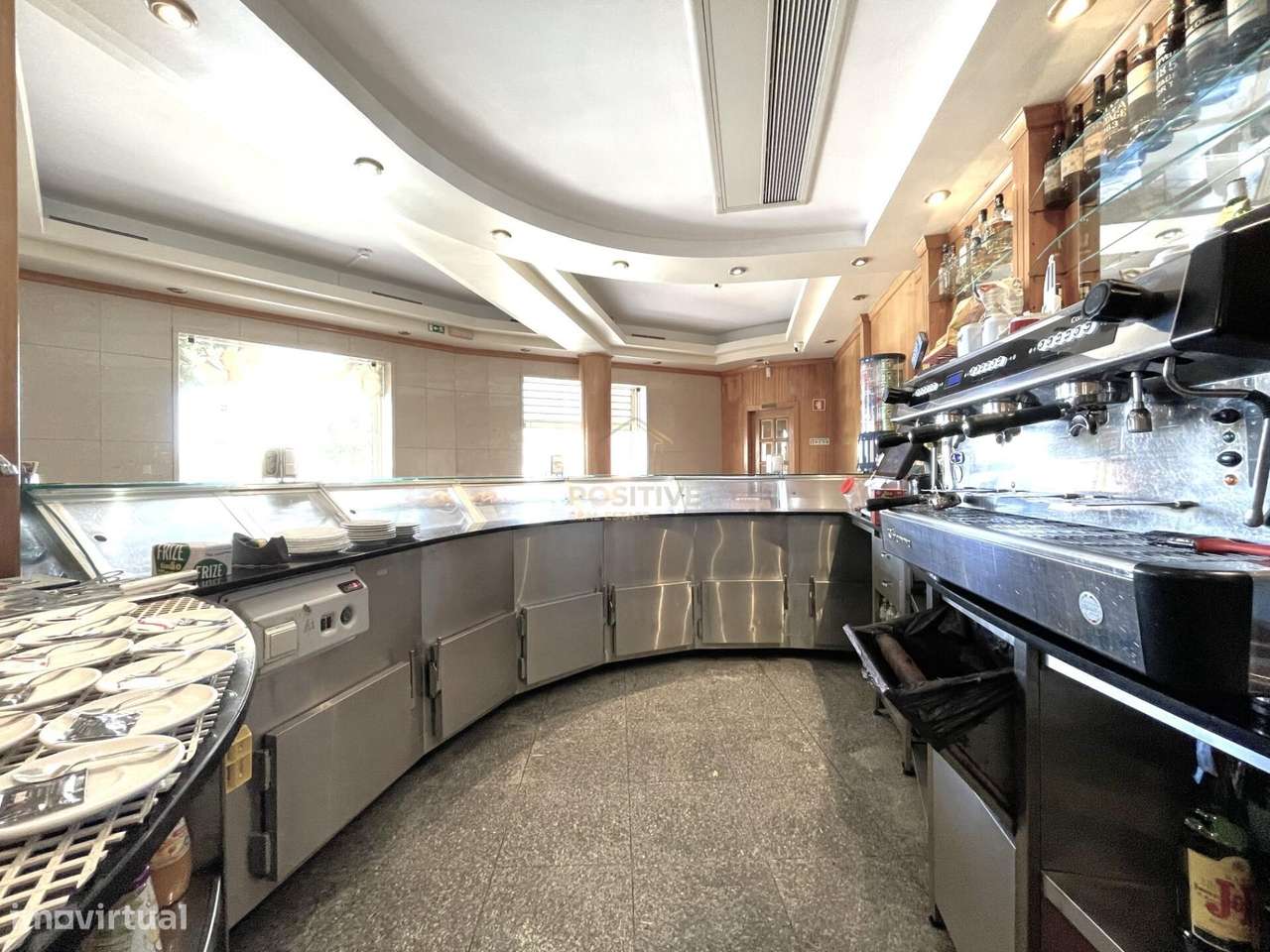 Loja com Café/Pastelaria em Funcionamento junto ao Pingo Doce — Quinta-25