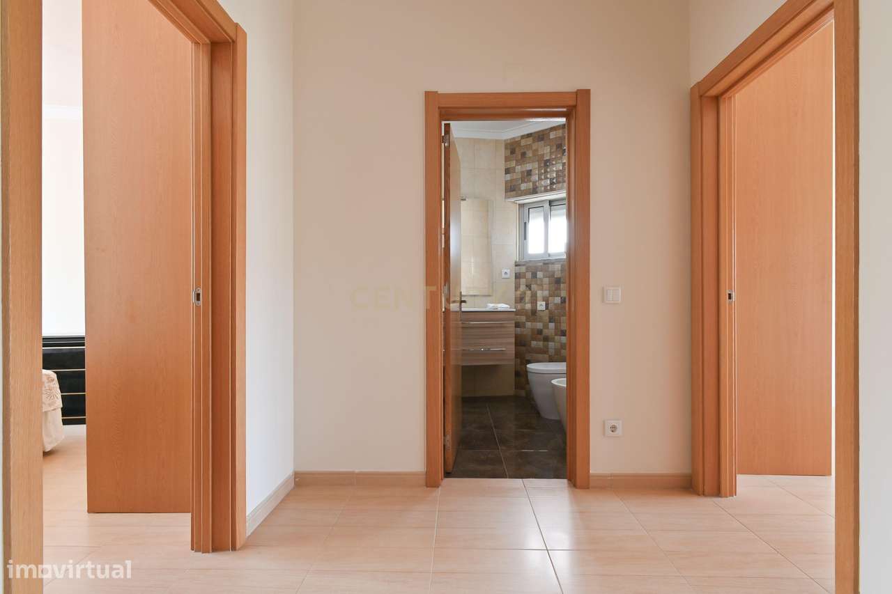 Apartamento T2 para venda em Mem Martins-5