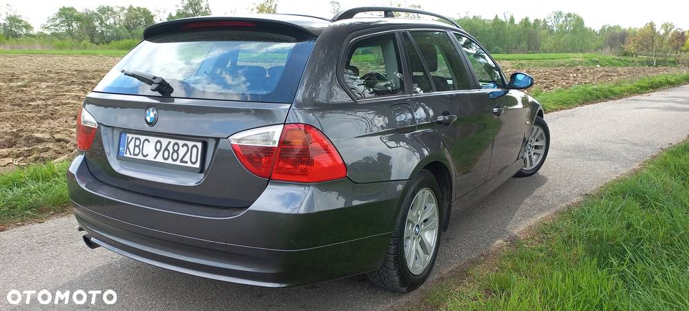 BMW Seria 3 318d - 4