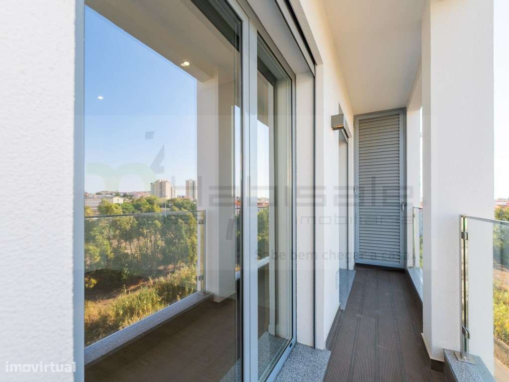 T3 Excelentes Acabamentos com Box Perto da Praia-6