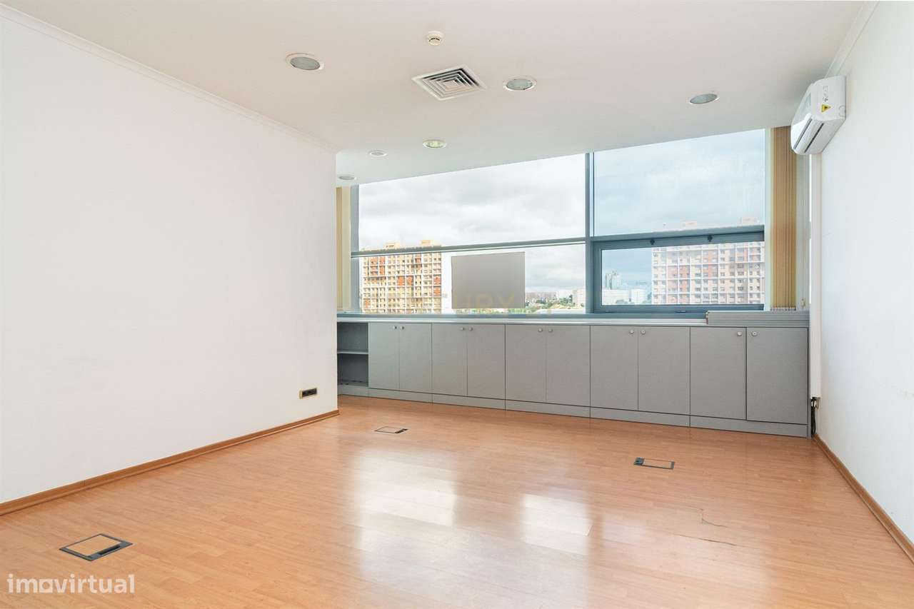 Escritório Moderno, com vista panorâmica, em Lisboa-12