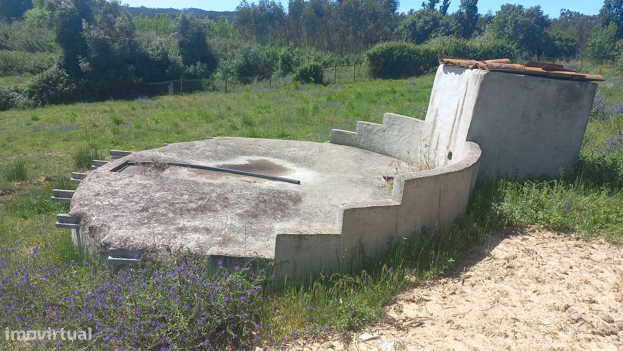 Terreno Único com Construção Autorizada e Água Todo o Ano – Rio Maior - Grande imagem: 3/22