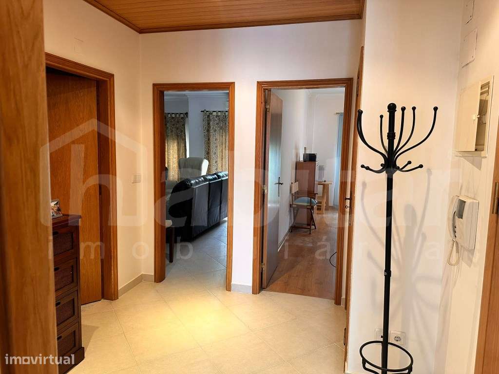 Apartamento T3 com 147 m², varandas, estacionamento e arrecadação-2