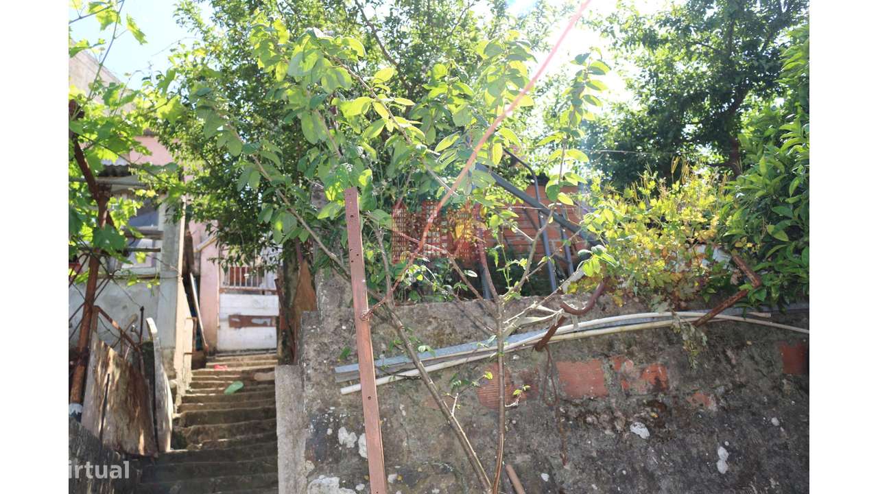 Moradia T2+T2 | Terreno 326 M2-29