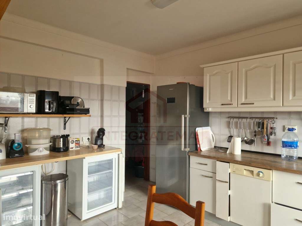 Apartamento T2 com garagem nas Caldas da Rainha-9