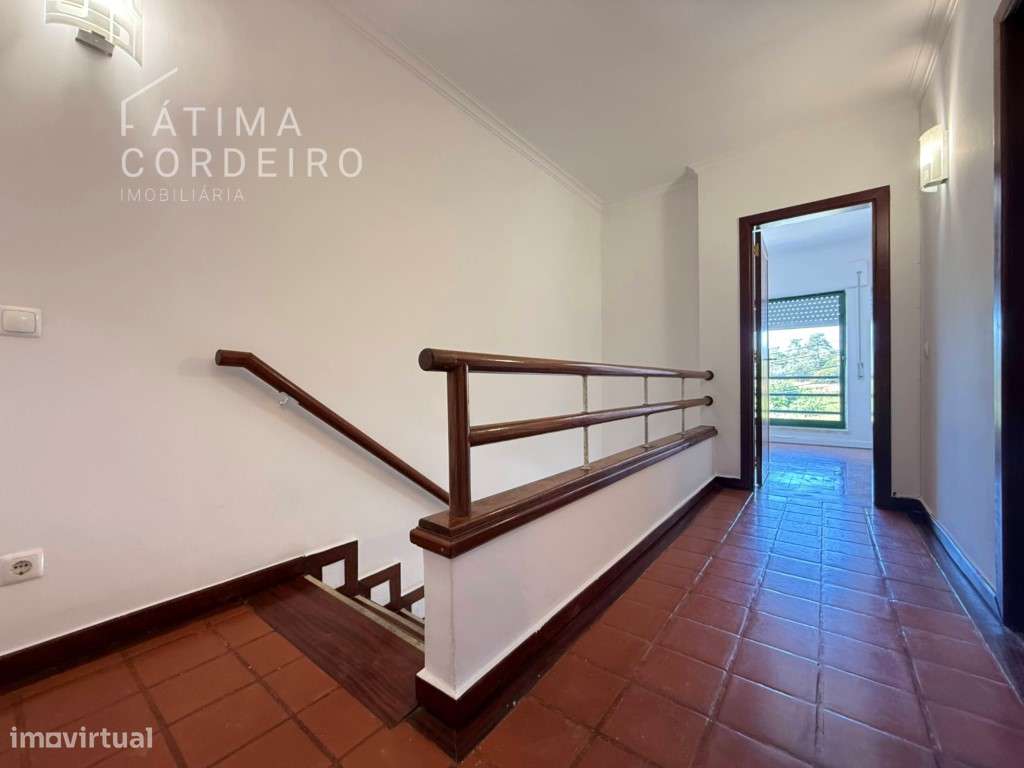 Moradia em Banda T4 no Feijó - Espaço, Conforto e Excelente Localiz...-12