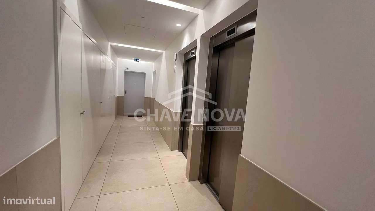 T2 com varanda como novo, junto ao Gaia Shopping-12