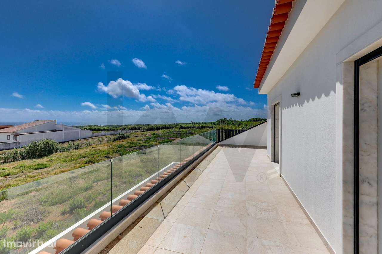 Moradia T4 nova a 300 metros do mar, em Casais de São Lourenço .-23