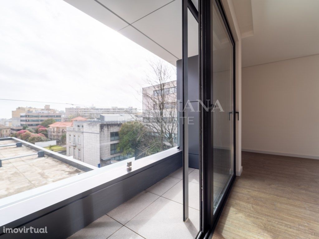 Apartamento T3 com varanda na Boavista, Porto