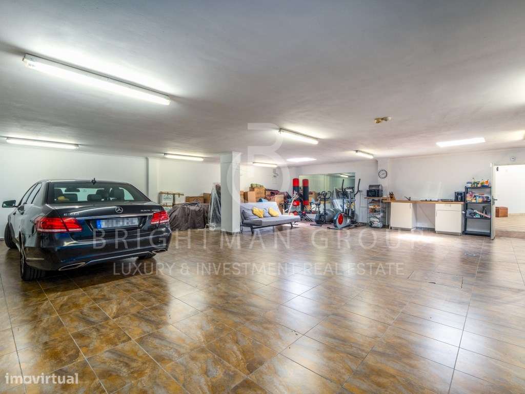 Moradia T5 com piscina em zona histórica da Parede-33