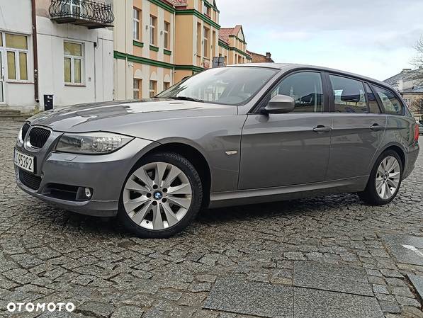 BMW Seria 3 320d Touring xDrive - 2