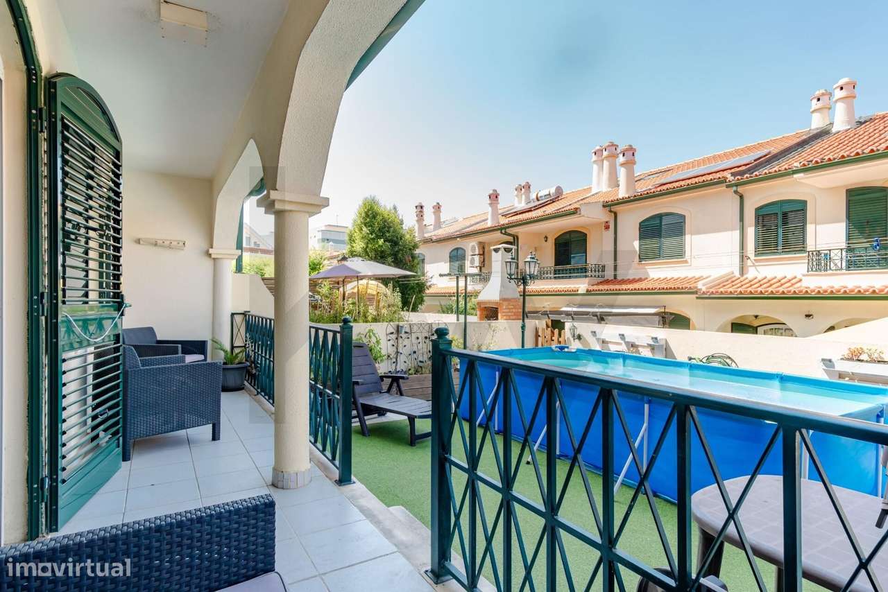 Moradia em Banda T4+1 com Jardim, Garagem e Sótão-49