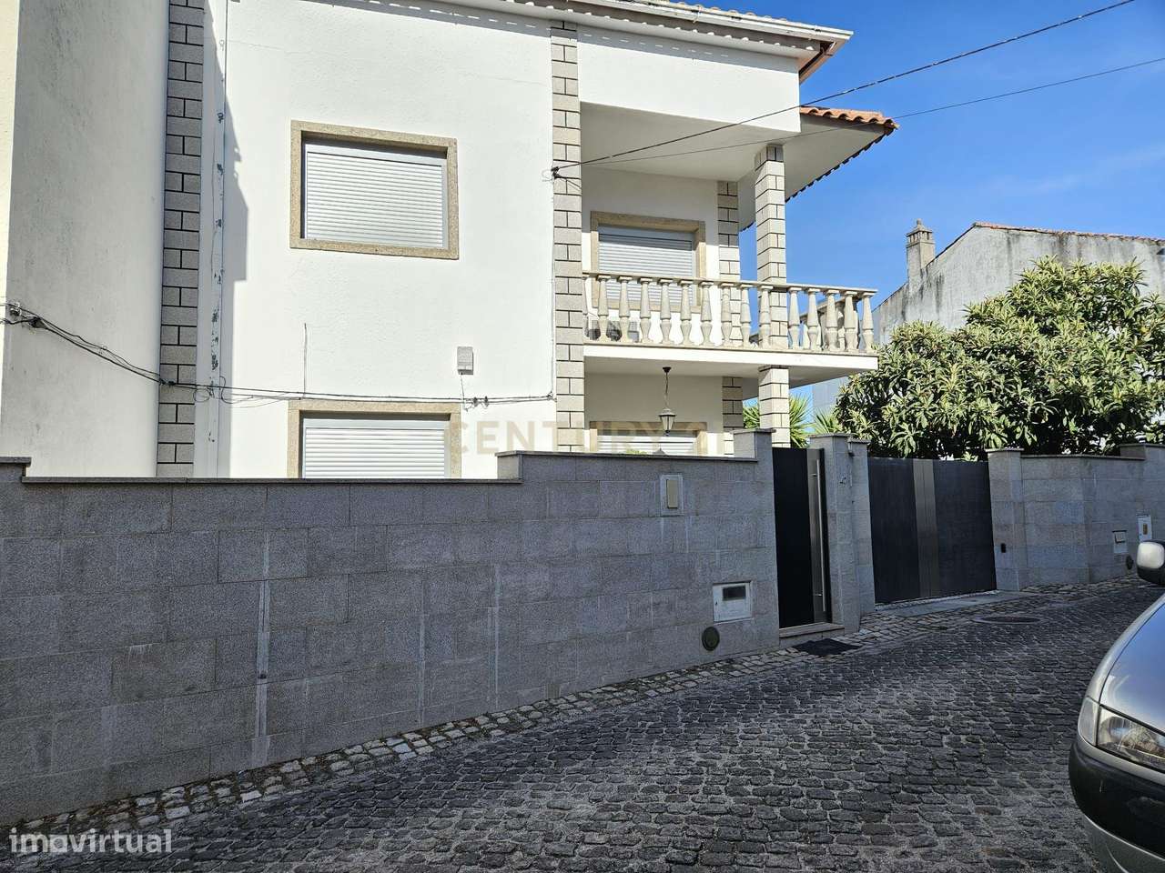 Moradia T5 com Terreno Urbano em Alcains - Grande imagem: 2/51