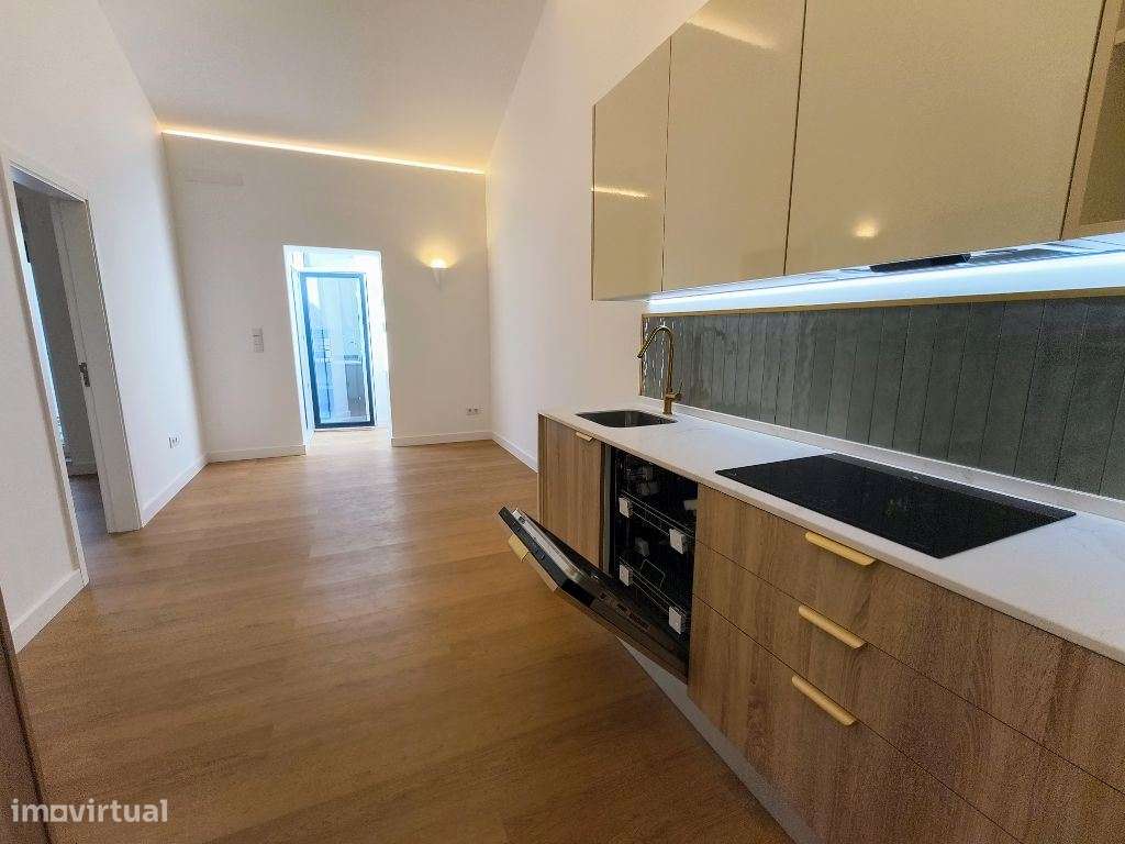 Barreiro, moradia T2 em banda totalmente remodelada para venda-2