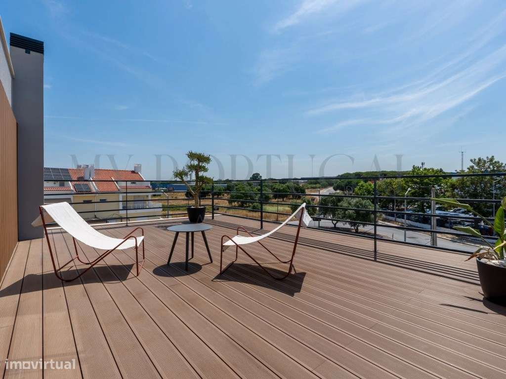 Elegância e Modernidade: Moradia T4 de Luxo com Rooftop em Alcochete-45