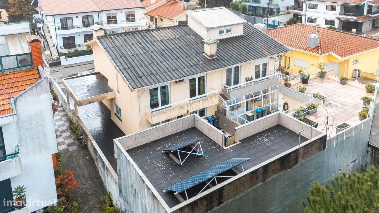 Moradia T4 na Maia – Renovada, 3 Frentes, Terraço e Garagem a...-34